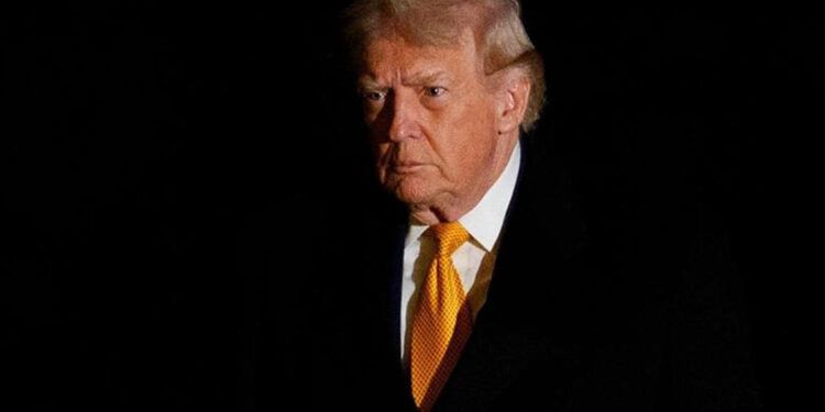 Trump asegura que interceptación de petrolero se coordinó con gobierno interino