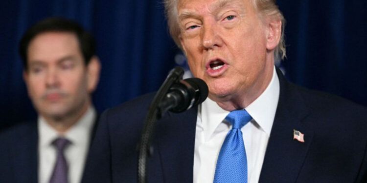 Trump cancela diálogo con Irán y promete ayuda a manifestantes