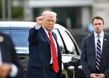 Trump demanda al New York Times por 15,000 millones de dólares