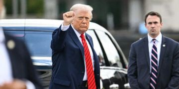 Trump demanda al New York Times por 15,000 millones de dólares