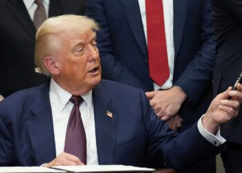 Trump destituye a demócratas de junta financiera de Puerto Rico