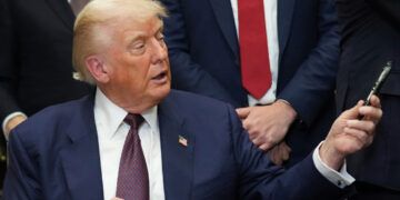 Trump destituye a demócratas de junta financiera de Puerto Rico