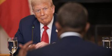 Trump elogia el inglés del presidente de Liberia, donde es idioma oficial
