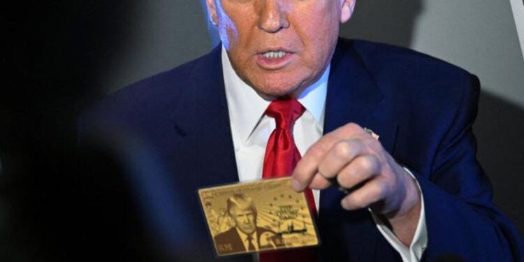 Trump lanza “tarjeta dorada” para millonarios inmigrantes