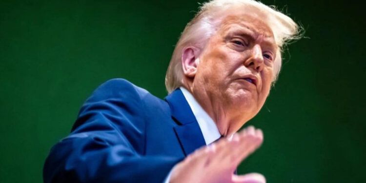 Trump ordena liberar archivos sobre Ovnis y vida extraterrestre