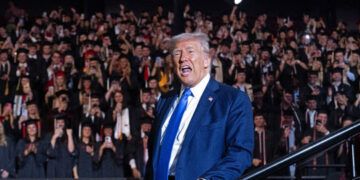 Donald Trump propone presupuesto enfocado en seguridad nacional