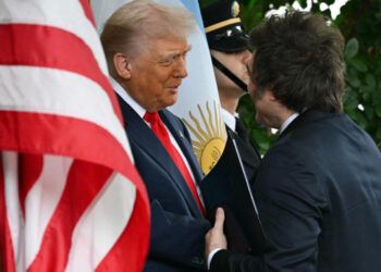 Trump recibe a Milei en la Casa Blanca y lo elogia como “gran líder”