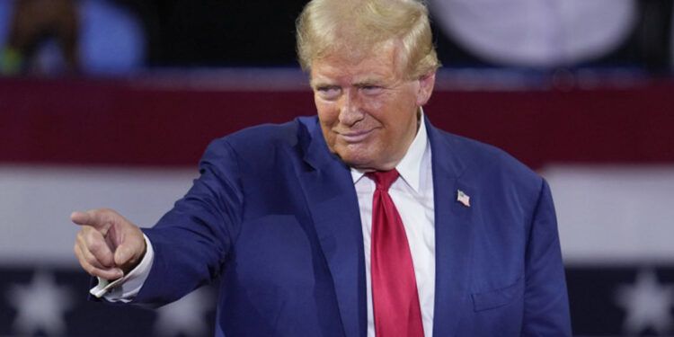 Trump recibe una "llamada amable" de Harris tras intento de asesinato