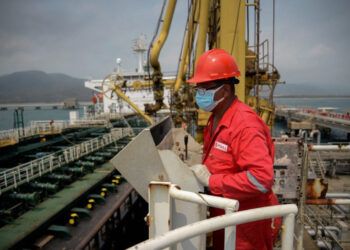 Trump revoca concesiones petroleras de Chevron en Venezuela