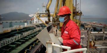 Trump revoca concesiones petroleras de Chevron en Venezuela