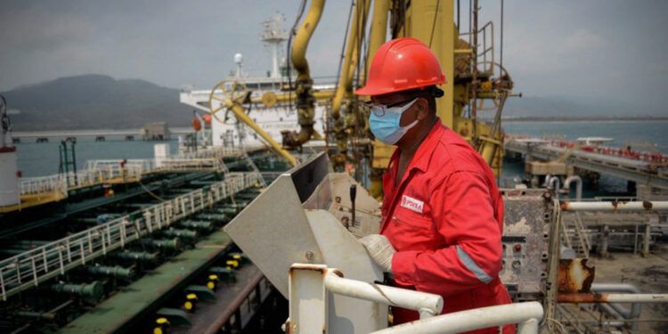 Trump revoca concesiones petroleras de Chevron en Venezuela