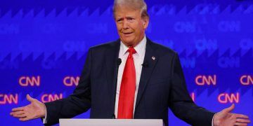 Trump se burla del desempeño de Biden en debate
