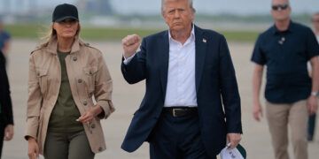 Trump viaja a Texas tras mortales inundaciones y propone sistema de alerta
