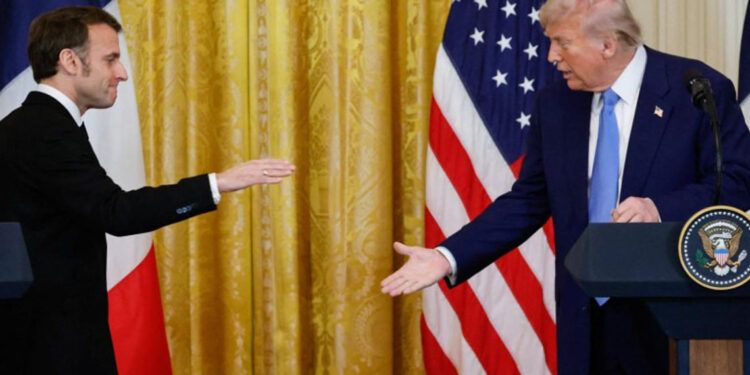 Trump y Macron prometen trabajar juntos por la paz en Ucrania