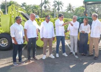 Turismo entrega maquinaria para limpieza de playas en Playa Dorada