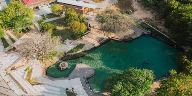 Turismo entrega remodelación del balneario Boca de Cachón