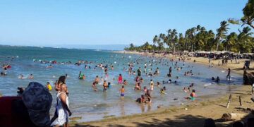 UAPA presenta plan de gestión sostenible de playa en Nagua