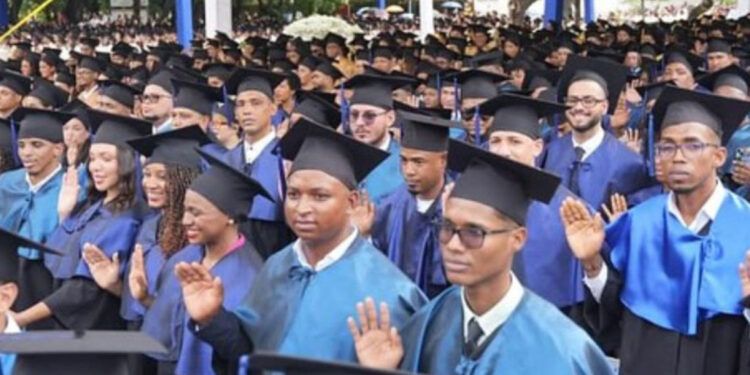 UASD gradúa 3,710 nuevos profesionales en su 487 aniversario