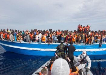 UE propone acelerar repatriaciones de migrantes con nueva ley