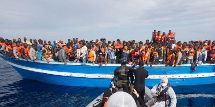 UE propone acelerar repatriaciones de migrantes con nueva ley