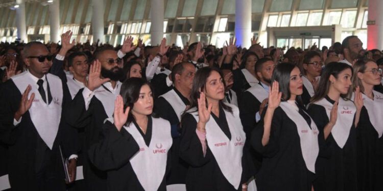 UFHEC gradúa 1,316 profesionales y promueve compromiso colectivo