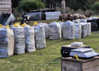 Uruguay incauta más de dos toneladas de cocaína destinadas a Europa