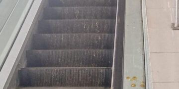 Usuarios del Metro denuncian suciedad y mal olor en estación Gregorio Urbano Gilbert