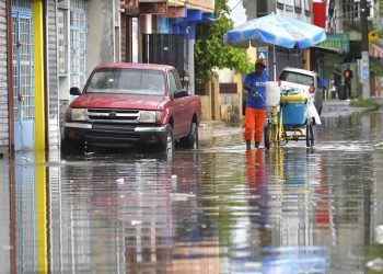 Vaguada causa inundaciones en el Distrito Nacional