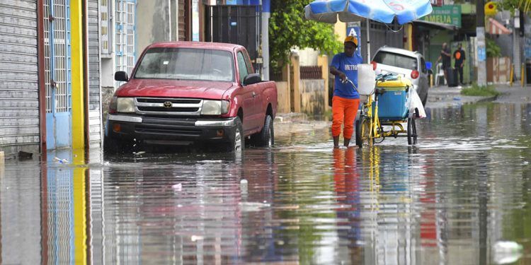 Vaguada causa inundaciones en el Distrito Nacional