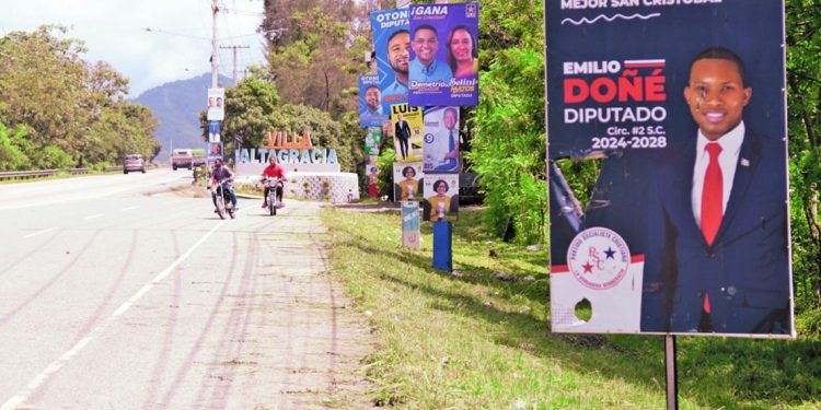 Vallas políticas saturan la ruta Santo Domingo-Santiago antes de elecciones