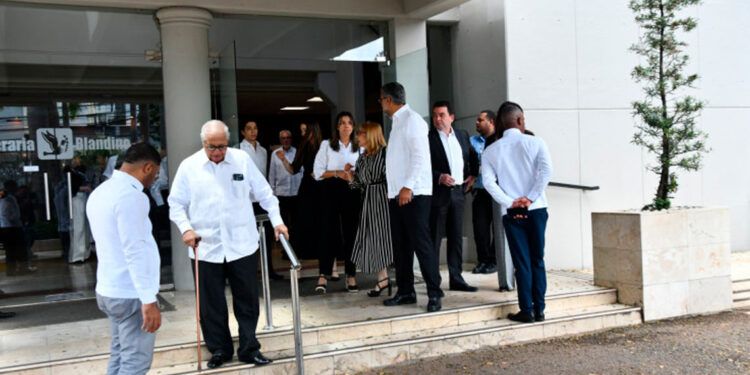 Velatorio de Héctor Rizek reúne a líderes y empresarios