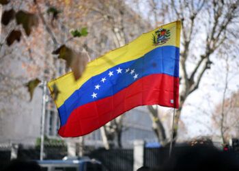 Venezuela inyecta petrodólares para frenar alza de precios
