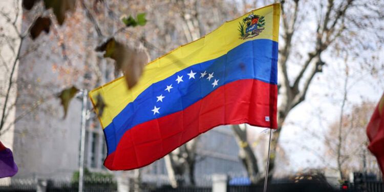 Venezuela inyecta petrodólares para frenar alza de precios