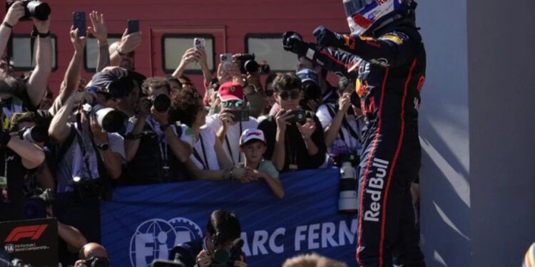 Verstappen gana el GP de Emilia-Romaña tras adelantar a Piastri