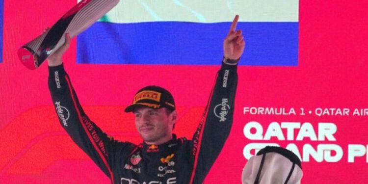 Verstappen gana el GP de Qatar y reduce ventaja en el campeonato