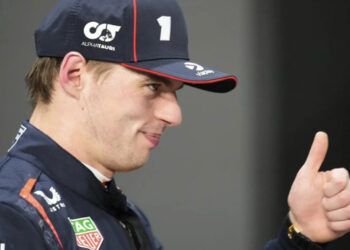 Verstappen logra pole en Arabia Saudí tras choque de Norris