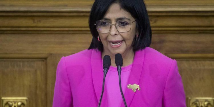 Vicepresidenta de Venezuela herida por la caída de un árbol