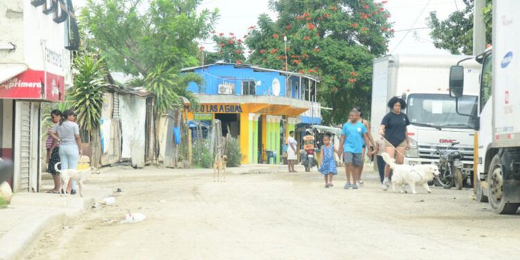 Villa Verde reclama agua, luz y arreglo de calles en Santo Domingo Oeste