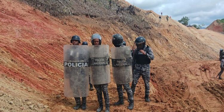 Violencia y tensión en Cotuí durante protesta contra minera