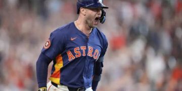Walker decide con jonrón y Astros vencen 5-3 a Marineros
