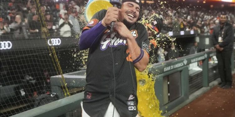 Willy Adames conecta jonrón de 3 carreras y Gigantes superan a D-backs