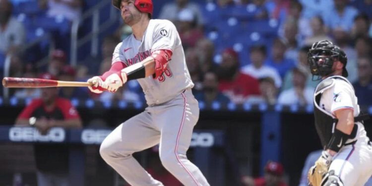 Wynns brilla y Rojos vencen a Marlins con gran labor de Singer