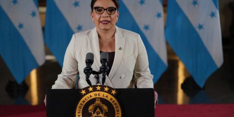 Xiomara Castro se solidariza con Trump tras incidente en Pensilvania