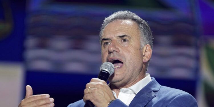 Yamandú Orsi devuelve a la izquierda al poder en Uruguay