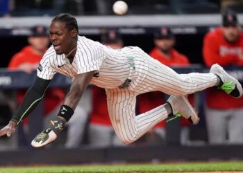 Yanquis fuerzan Juego 3 tras vencer 4-3 a Boston en la Serie de Comodines