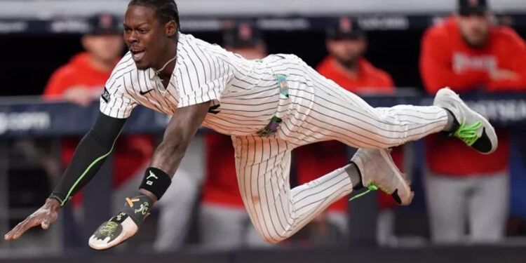 Yanquis fuerzan Juego 3 tras vencer 4-3 a Boston en la Serie de Comodines