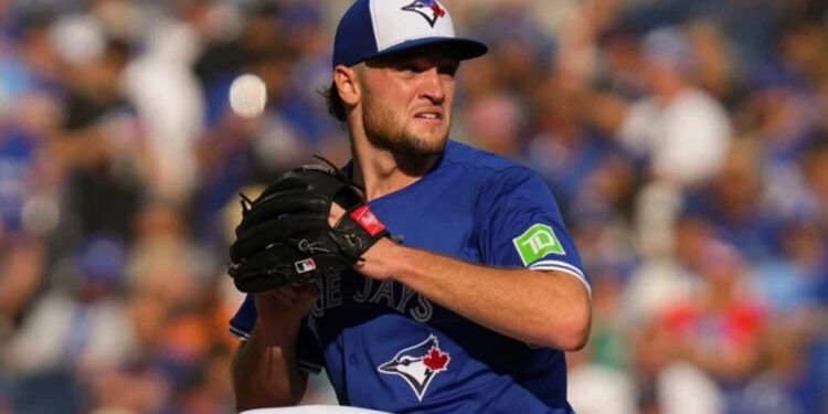 Yesavage y Kirk brillan en triunfo de Azulejos sobre Rays