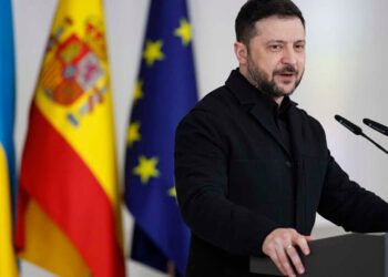 Zelenski pide diálogo pese a foco de EE.UU. en Irán