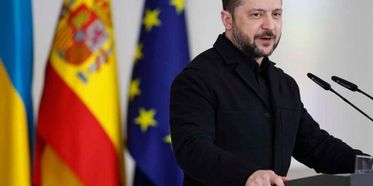 Zelenski pide diálogo pese a foco de EE.UU. en Irán